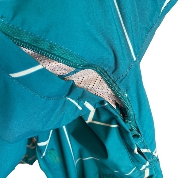 Billabong Ladies Ski Jacket - Size Small - I take a Medium and it fits me. - Picture 11 of 13